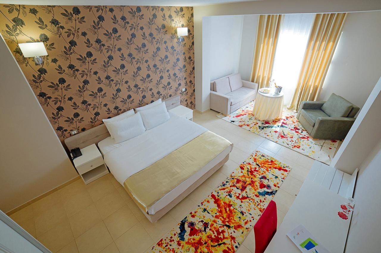 Sun Hotel Durrës Exterior foto