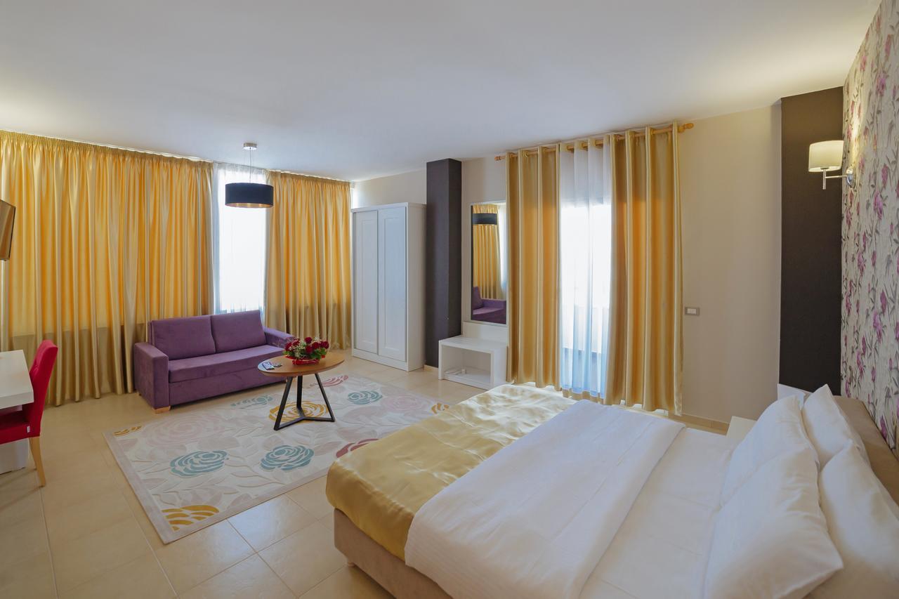 Sun Hotel Durrës Exterior foto