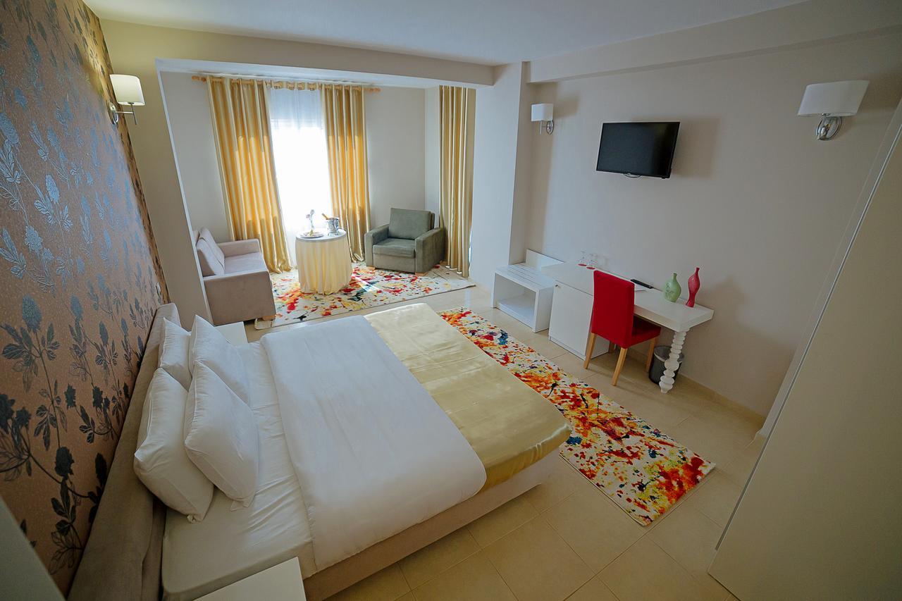 Sun Hotel Durrës Exterior foto